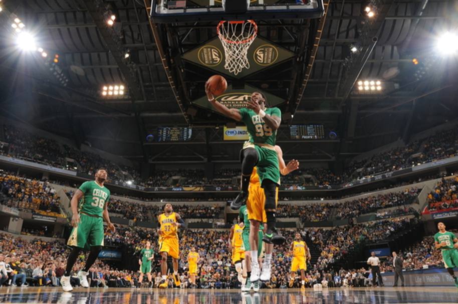 Il canestro di Jae Crowder, Boston Celtics, contro gli Indiana Pacers (Getty Images)